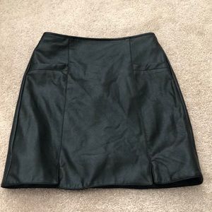 BLACK LEATHER SKIRT!!